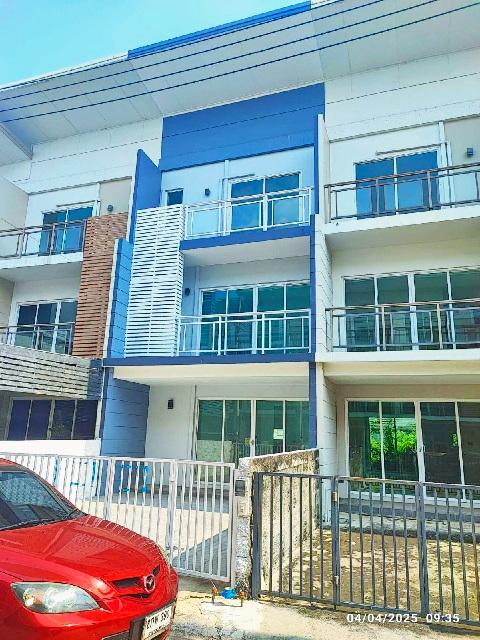 ให้เช่าทาวน์โฮม 3ชั้น MRT รามอินทรา 40 1.4 กม. โรงเบียร์เยอรมันตะวันแดง เลียบด่วนเอกมัย 22ตร.วา. 242ตร.ม. 3นอน 3แอร์ โลต 1