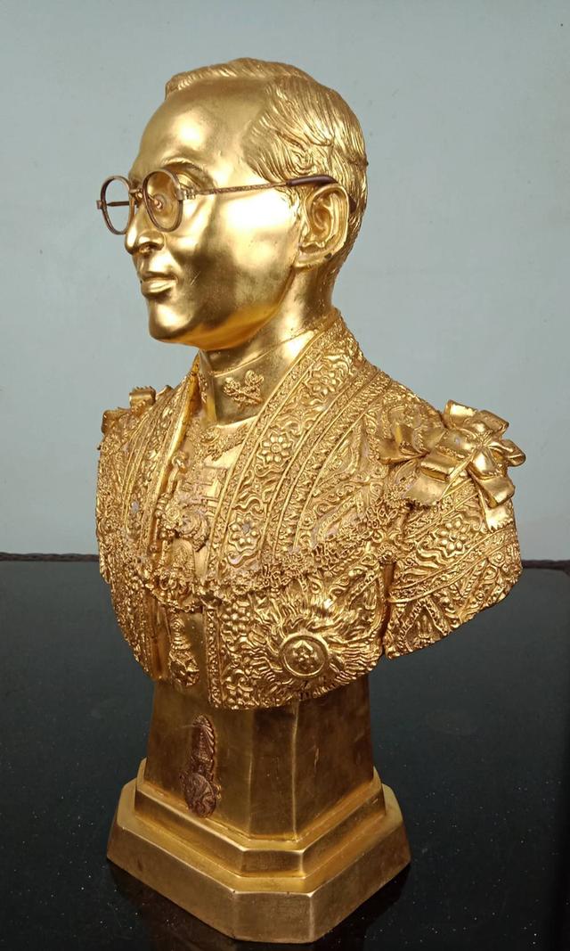 730.พระบรมรูปครึ่งพระองค์ในหลวงรัชกาลที่ 9 พระบาทสมเด็จพระปรมินทรมหาภูมิพลอดุลยเดช ทรงชุดฉลองพระองค์เต็มยศ รูปที่ 8