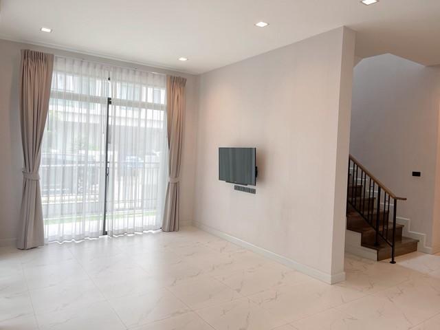 บางกอก บูเลอวาร์ด พระราม 5 ใกล้ถนนนครอินทร์ และ ร.ร.เด่นหล้า พระราม 5 3