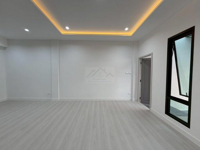 ขาย ทาวน์โฮม 3 ชั้น 4 ห้องนอน เล่นระดับ นาคนิวาส 37 โชคชัย 4 ใกล้เลียบด่วน 4