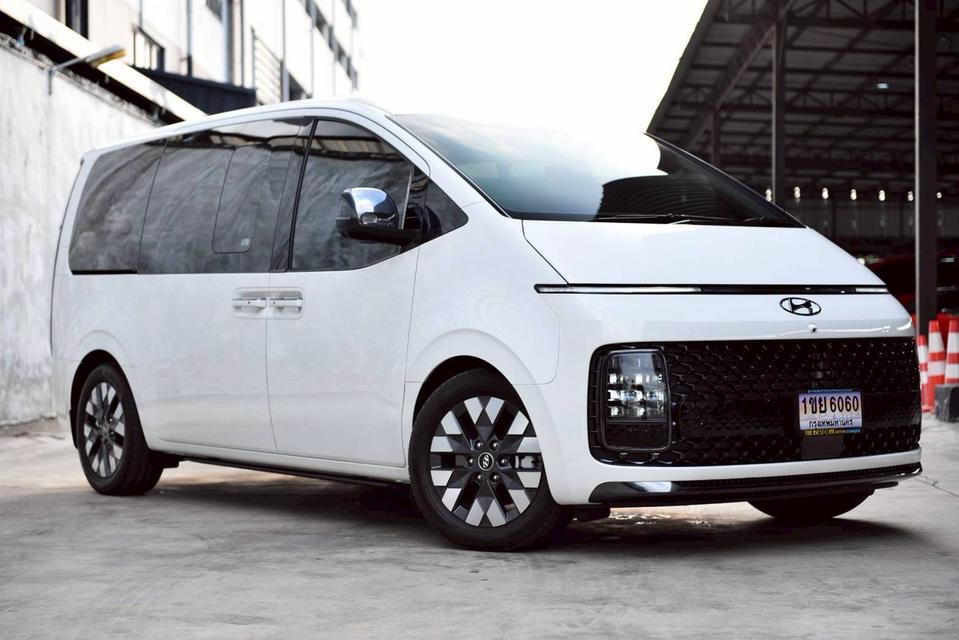 2023 แท้ HYUNDAI STARIA 2.2 Diesel Premium AT รถสวยใช้น้อยมากๆ สภาพป้ายแดง