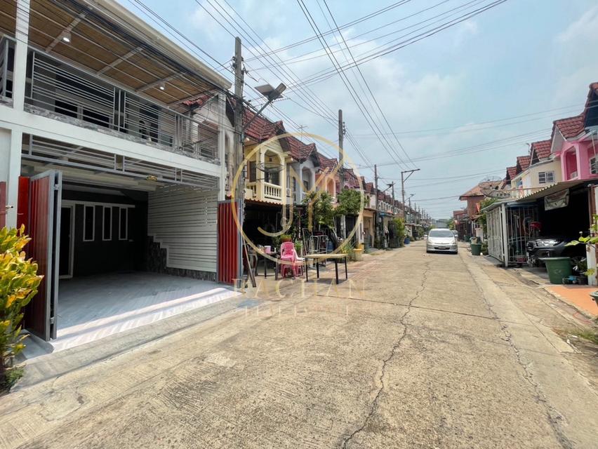 B69-294 ขายด่วน ทาวน์เฮาส์  2 ชั้น  บ้านรีโนเวทใหม่ หมู่บ้านจิตตกาญจน์ เนื้อที่ 16 ตร.ว พื้นที่ใช้สอย 110 ตร.ม 2 ห้องนอน 2 ห้องน้ำ 1 ห้องครัว 2