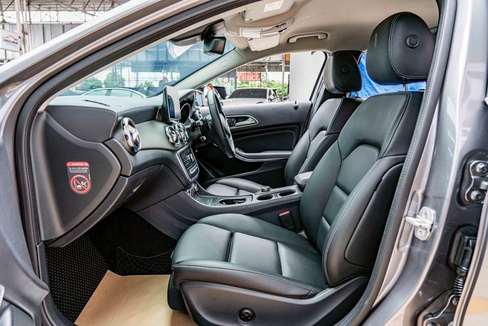 รหัสรถ NP3429 BENZ GLA 200 1.6 2018 12