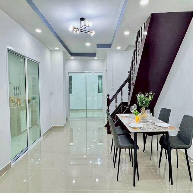 ขายทาวน์เฮ้าส์ 2 ชั้น เนื้อที่ 26 ตร.ว หมู่บ้านบัวทอง ซอย 18   หลังมุม ต้นซอย รีโนเวทใหม่พร้อมอยู่ 9