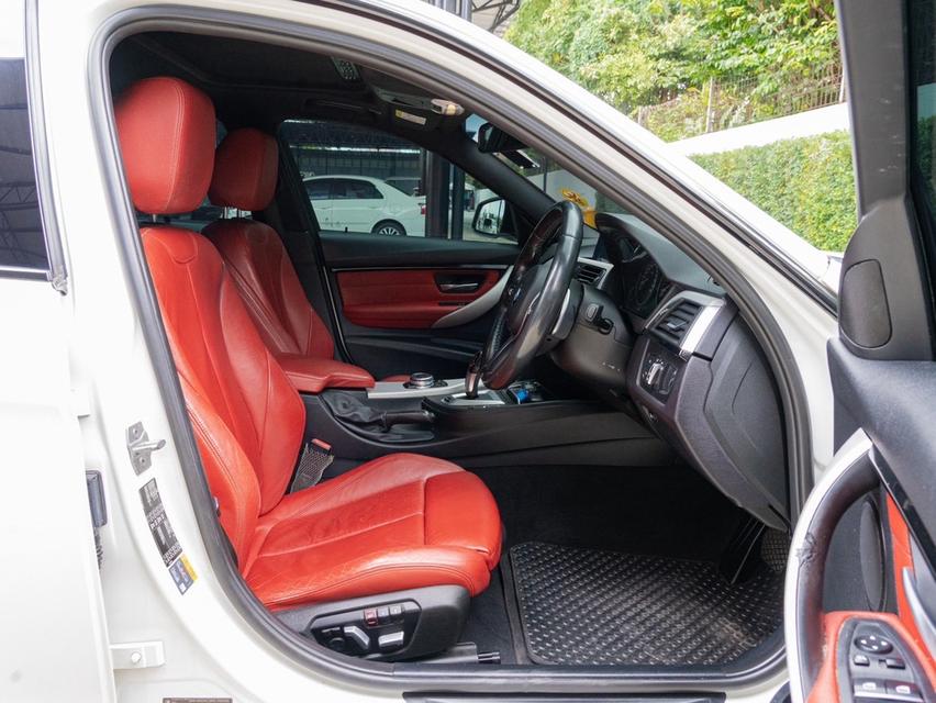 BMW 330e M SPORT | ปี 2017 (พร้อมทะเบียนสวย)มือสอง รูปที่ 8