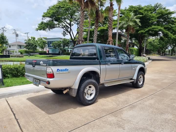 Mitsubishi Strada Grandis สีเขียว 3