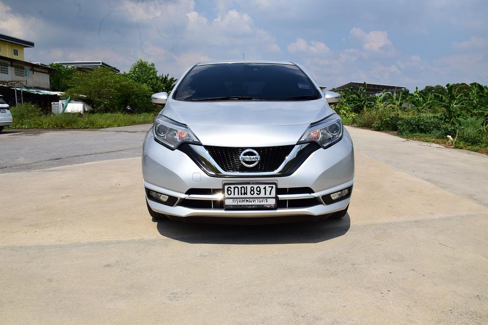 ตัวท็อปรถบ้านมือเดียว ฟรีดาวน์ NISSAN NOTE 1.2VLปี17 เกียร์ออโต้ พุตสต๊าท กุญแจคีเรท 2ชุดเบาะหนังแท้แอร์จอ ขับดีมากประหยัดน้ำมัน กล้อง360โทร0957401229 รูปย่อยที่ 2