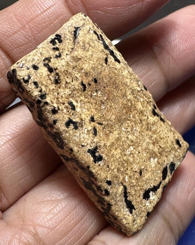 พระสมเด็จพิมพ์ทรงเจดีย์ เนื้อเก่ามีคราบรักตามซอก