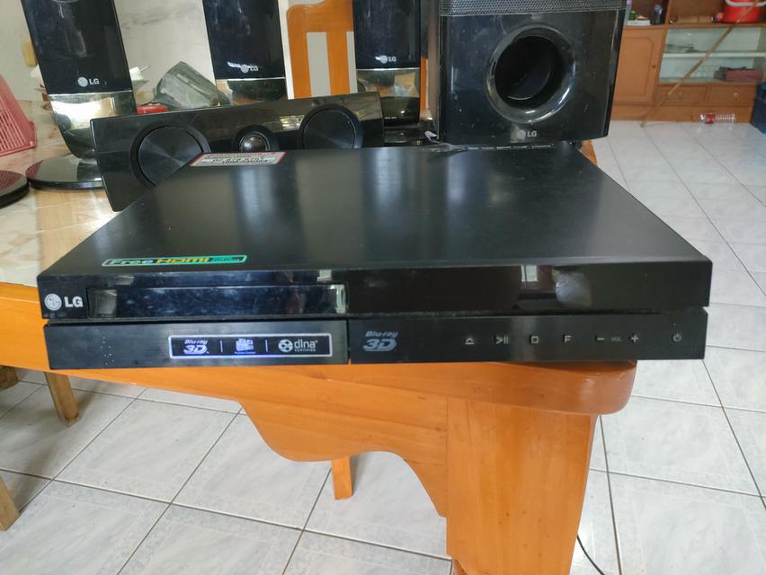 ลำโพง LG 5 ตัว+ ซัพวูฟเฟอร์ และ LG เครื่องเล่นบลูเรย์ 3 มิติ (3D Blu-ray Player) มีสายสัญญาณ เล่นได้ปกติ เสียงครบทุกตัว