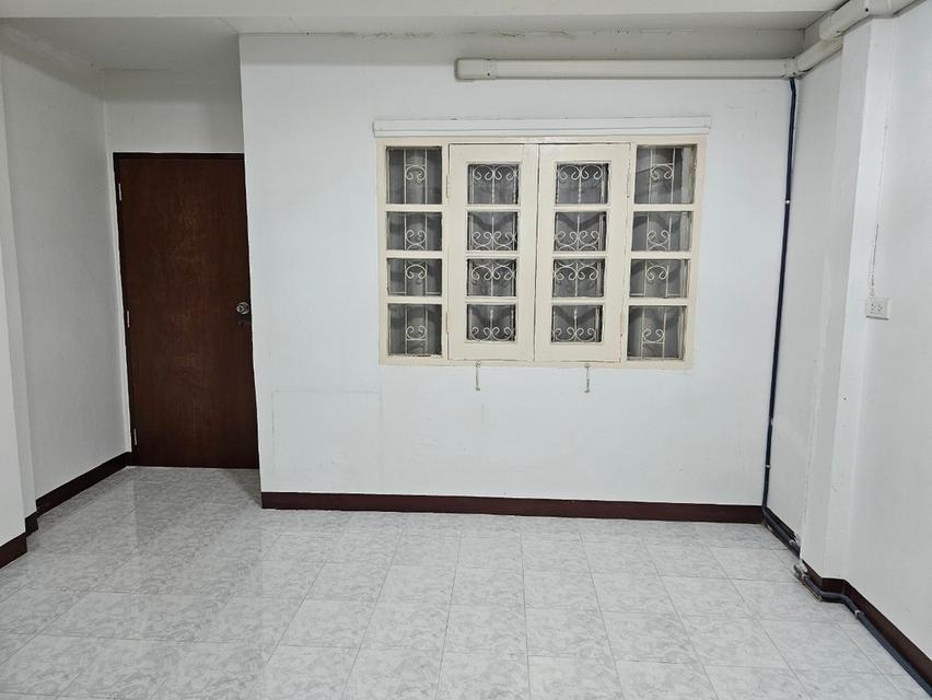 ขายถูก‼️ ทาวเฮ้าส์พร้อมอยู่ใกล้ตลาด หมู่บ้านสินทวี บางมด หาของกินง่าย ทำเลค้าขายได้ ใกล้แหล่งอำนวยความสะดวก 11