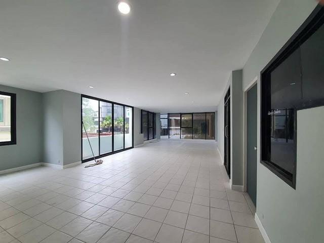 ให้เช่าสำนักงาน 4.5 ชั้น 600 ตรม. ทาวน์อินทาวน์ ถนนศรีวรา ใกล้ทางด่วน ใกล้เลียบด่วน 2