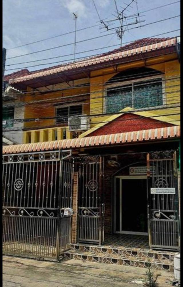 บ้านทาวเฮ้าส์ 2ชั้น 18ตรว. ขายด่วน 2.2ล้าน 1