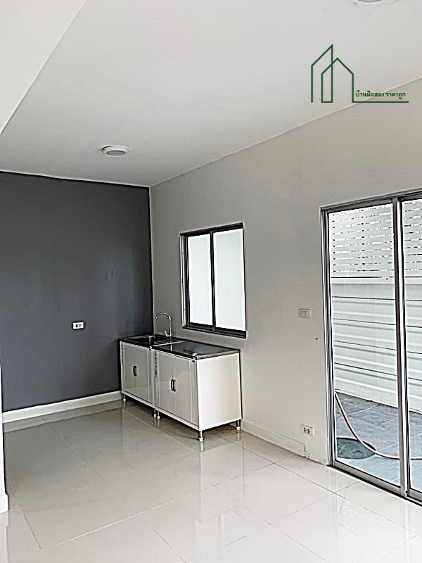 ทาวน์เฮาส์ 2 ชั้น  หลังมุม หมู่บ้านเดอะคอนเน็ค 22 ( มีนบุรี-รามอินทรา ) ถนนสุวินทวงศ์  7