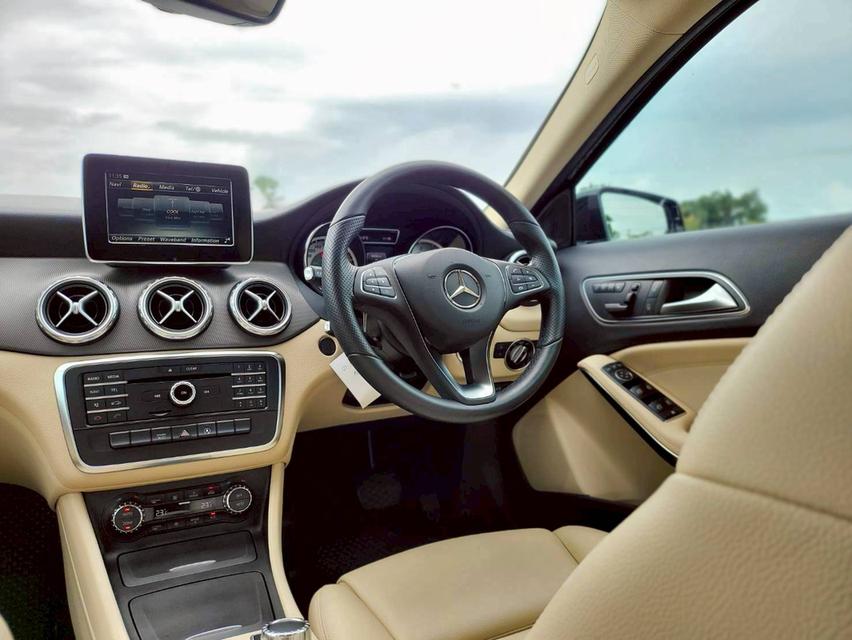 2017 BENZ GLA200 Urban (W156) มือเดียว ใช้น้อยมาก ดูแลถึง ประวัติเซอร์วิสครบ ราคาถูกสุดในตลาด  11