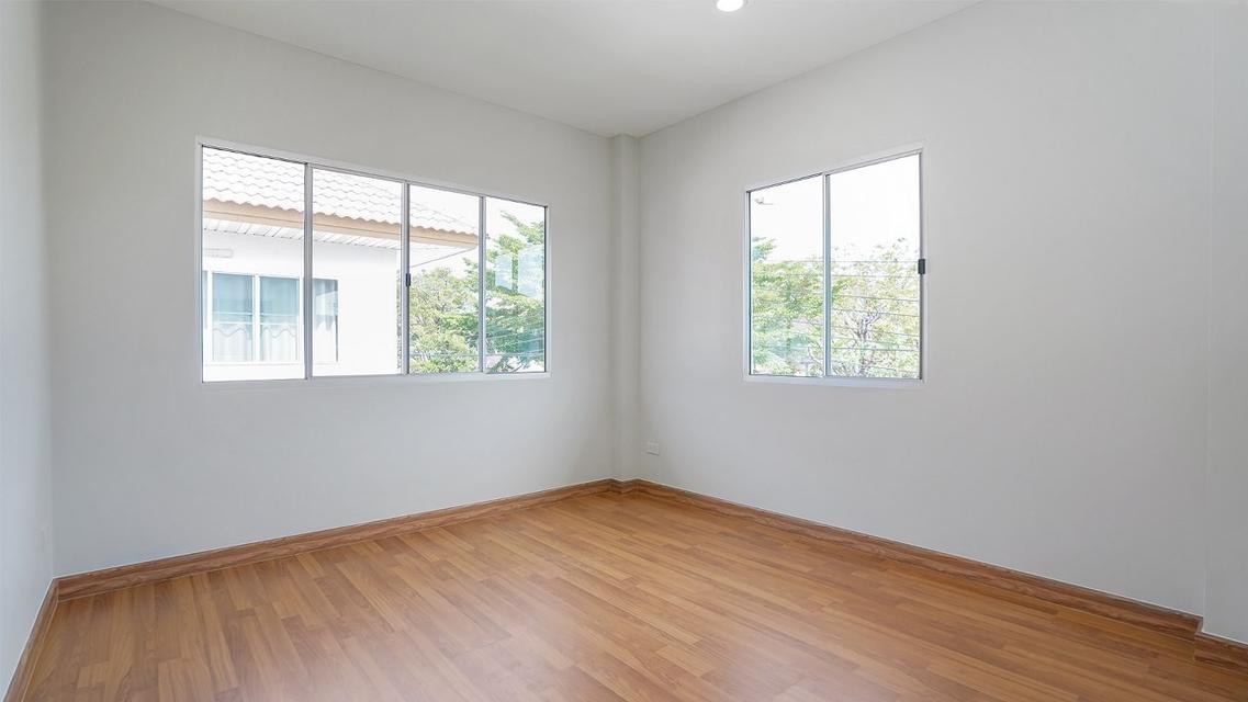 +ขายบ้านมือสองตกแต่งใหม่ หลังมุม โครงการ กฤษดา ลากูน ปิ่นเกล้า – พระราม 5 (Krisada Lagoon Pinklao Rama 5) เนื้อที่ 54.1 ตร.ว.ใกล้จุดขึ้นทางด่วนศรีรัช 15