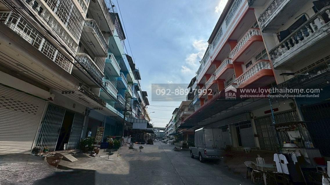 ขายตึกแถว 5 ชั้น หมู่บ้านอมรชัย2 ถนนพระราม2 ซอย34 มีทั้งหมด 4 คูหา พื้นที่ 80.4 ตรว. ราคาถูก ขายเพียง 16 ล้านบาท ใกล้เซ็นทรัล พระราม2 12
