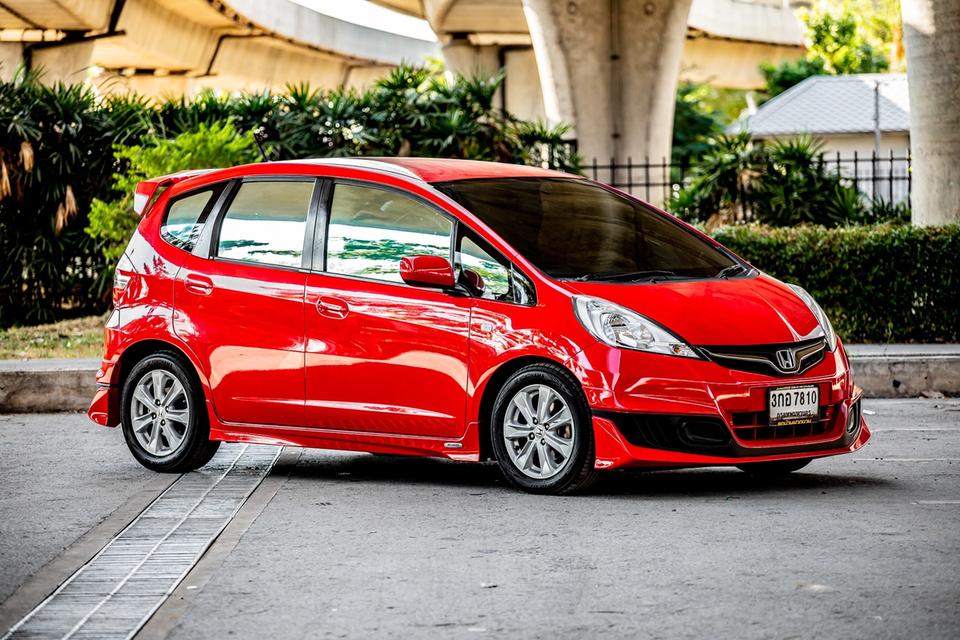 Honda Jazz 1.5 V ปี 2014 Auto สีแดง สวยสภาพดี 4