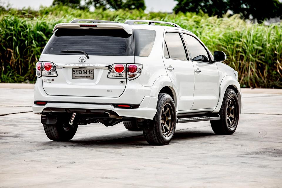 TOYOTA FORTUNER 3.0V สีขาว ปี 2013 ของแต่งหลายแสน