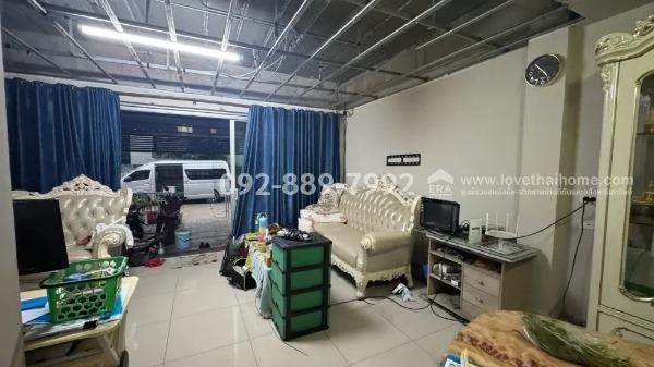 ขายทาวน์โฮม 3 ชั้น ซอยนวมินทร์ 45 หมู่บ้านศรีนวมินทร์ 2 หลังใหญ่ ทำเลทอง! พื้นที่ 29.9 ตรว. สภาพดี พร้อมเข้าอยู่ ทำเลดี ใกล้เดอะมอลล์ บางกะปิ 4