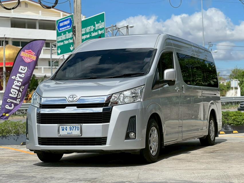 ปี 2019 TOYOTA COMMUTER, 2.8 โฉม ปี19-ปัจจุบันสีเทา เครื่องยนต์ 2.8 ดีเซล เกียร์ออโต้ ป้ายฟ้าแท้