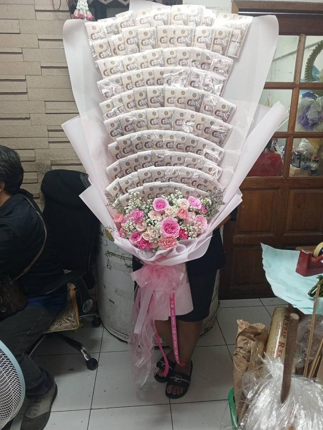 ช่อแบงค์พร้อมดอกไม้สด จัดส่งให้ฟรีตลอด24ชม. ส่งห้วยขวาง ประชาสงเคราะห์ ดินแดง ถนนสุทธิสารวินิจฉัย อินทรามระ ประดิพัทธ์ สะพานควาย สนามเป้า พระราม6 รูปที่ 8