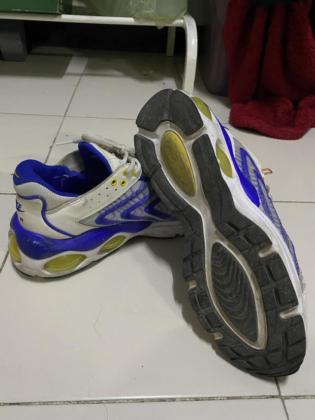 รองเท้ามือสองหลายแบน รูปที่ 4