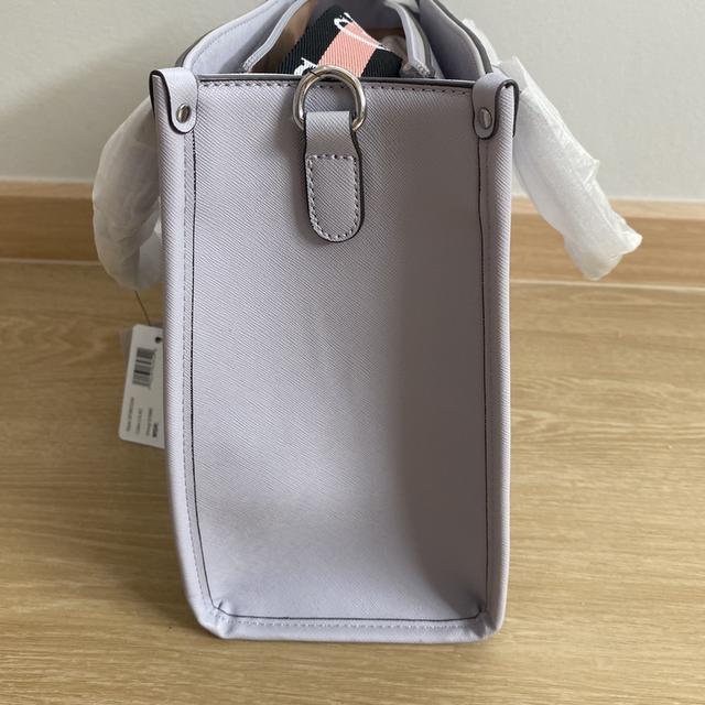 กระเป๋า guess ของใหม่ป้ายห้อย