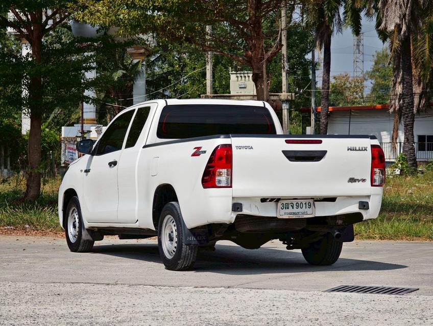 TOYOTA REVO Z-Edition Smart Cab 2.4 Entry M/T 6