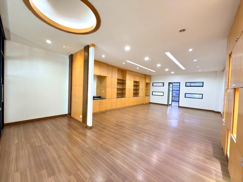 พื้นที่ให้เช่าติดBTSเอกมัย พื้นที่เช่าทำร้านค้า สปา โยคะ คาเฟ่ลับ ร้านทำเล็บ ต่อขนตา สถาบันสอนพิเศษ คลินิคเฉพาะทาง สตูดิโอ ร้านอาหาร ออฟฟิศ 8