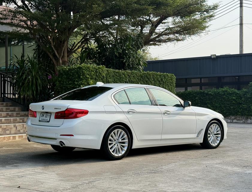 2018 BMW 520D G30 รถมือเดียวออกป้ายแดง รถออกศูนย์ BMW THAILAND รถวิ่งน้อย เข้าศูนย์ตรงระยะ รถไม่มีอุบัติเหตุครับ รูปย่อยที่ 3
