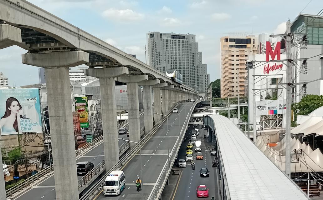 ขายหรือให้เช่าห้องสวยในลิพวิ่งเพลสคอนโด ปากซอยลาดพร้าว 140 ติดสถานีบางกะปิ พิเศษ ลดเหลือเพียงเดือนละ4,800บาทเท่านั้น 19