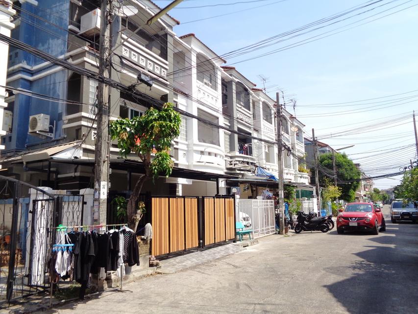 🚩 บ้านรีโนเวท ทาวน์โฮม 3 ชั้น หลังใหญ่ โครงการ เดอะ รีโน่ นวมินทร์ ติดห้างโลตัสนวมินทร์ 2