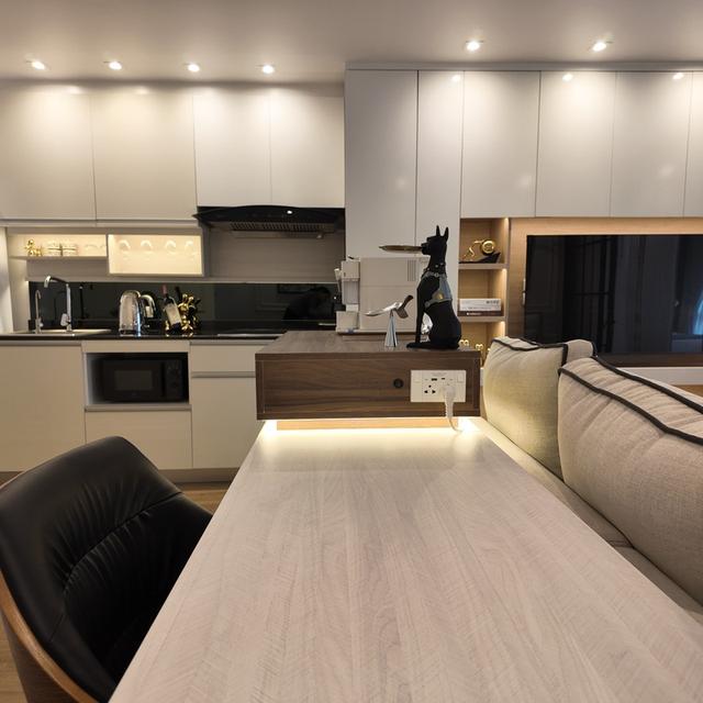 ขายคอนโด Sukhumvit Suite สุขุมวิท 13 ชั้น 22 รีโนเวทใหม่ พร้อมเข้าอยู่ ทำเลใจกลางเมือง ใกล้รถไฟฟ้า BTS นานา 14