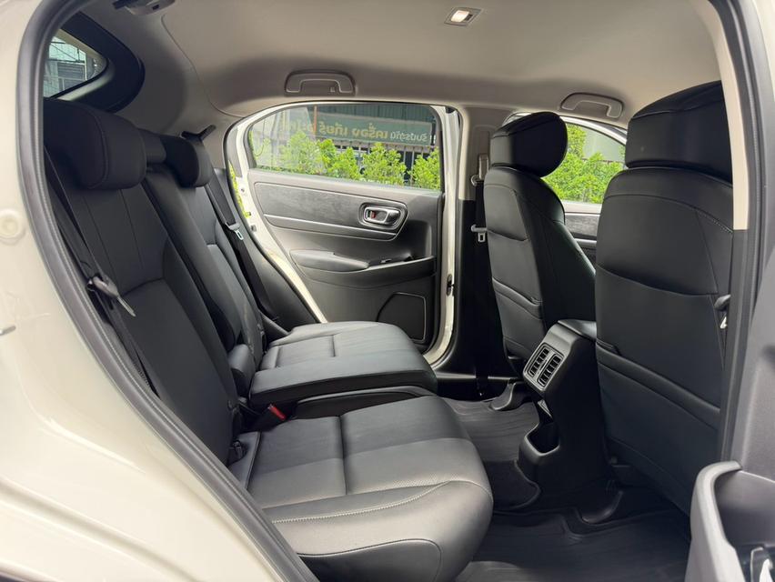 Honda HRV eHEV EL ปี2023 สีขาว Mileage 30,000 Km. รูปที่ 8