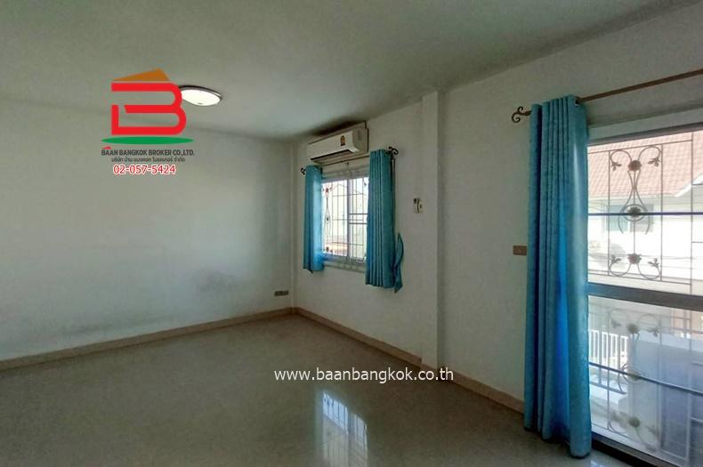 ทาวน์เฮาส์ หมู่บ้านประภาทรัพย์ 4 (ใกล้ห้างแฟชั่นไอส์แลนด์) เนื้อที่ 21 ตรว. แขวงบางชัน เขตคลองสามวา 10