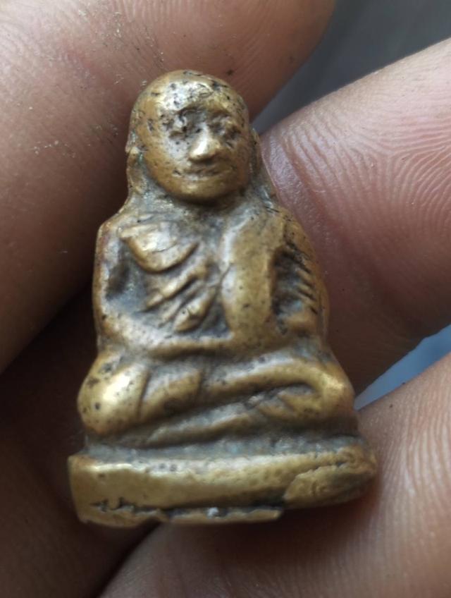 รูปหล่อหลวงพ่อเงิน พิมพ์ขี้ตาสามชาย วัดบางคลาน