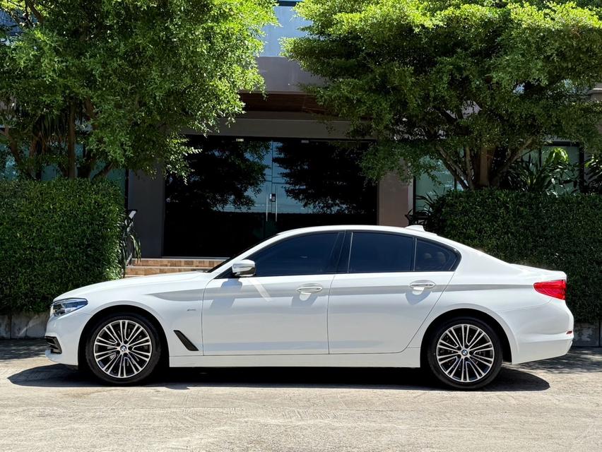 2019 BMW 520D G30 รถมือเดียวออกป้ายแดง รถวิ่งน้อย เข้าศูนย์ตรงตามระยะ รถไม่เคยมีอุบัติเหตุครับ