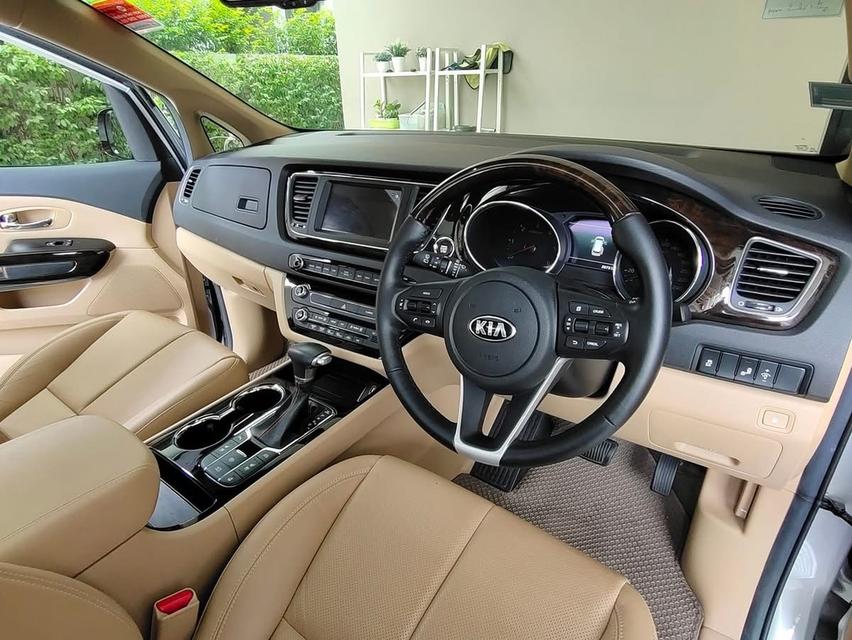 Kia Carnival SLX ตัว Top สีเทา ปี 2019 6