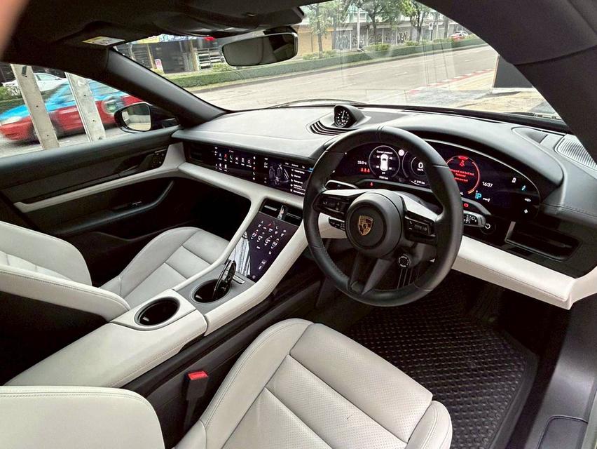 Porsche Taycan Cross Tourismo ปี22 10