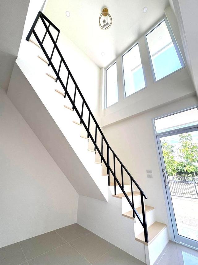 ขายบ้านเดี่ยวหรู 2 ชั้น บ้านศรีย้อย ต้นธง - ลำพูน บ้านใหม่สไตล์โมเดิร์น ของแถมจัดเต็ม ถูกมาก ใกล้ตัวเมืองลำพูน เชื่อมต่อเชียงใหม่ 12