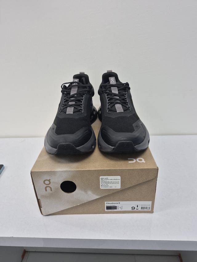 On Cloudmonster สีขาวใส่ลอง1ครั้ง On Cloudnova Xสีดำยังไม่เคยใส่