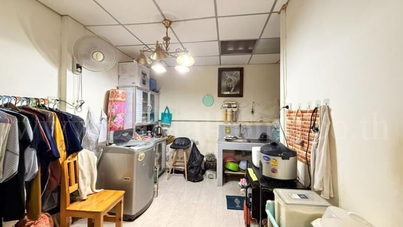 ทาวน์เฮ้าส์ หมู่บ้าน ดวงกมล ซอยพระยาสุเรนทร์ 35 - คลองสามวา 7