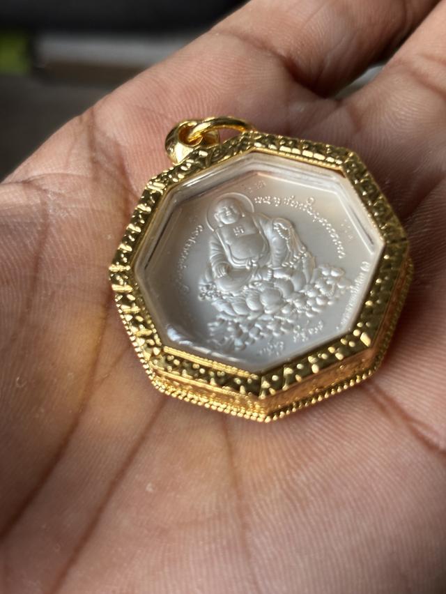 หลวงปู่ศิลา เหรียญโชคอนันต์เนื้อเงินรองท็อปหน้ากากทองคำเหรียญโชคอนันต์เนื้อเงินรองท็อปหน้ากากทองคำบล็อกนิยมใส่แว่นตา รูปที่ 5