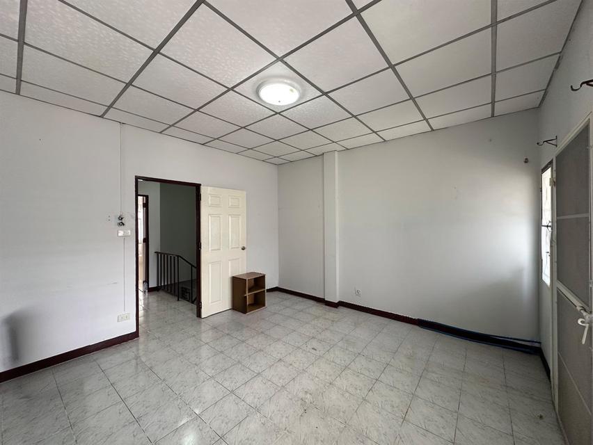 ทาวน์เฮ้าส์ 2 ชั้น 17 ตร.ว. สภาพดีพร้อมเข้าอยู่ หมู่บ้านเทพมงคล ปทุมธานี ใกล้เมืองทองธานี ซอยเทคโนแหลมทอง ถนนกรุงเทพ-ปทุมธานี เมืองปทุมธานี 6