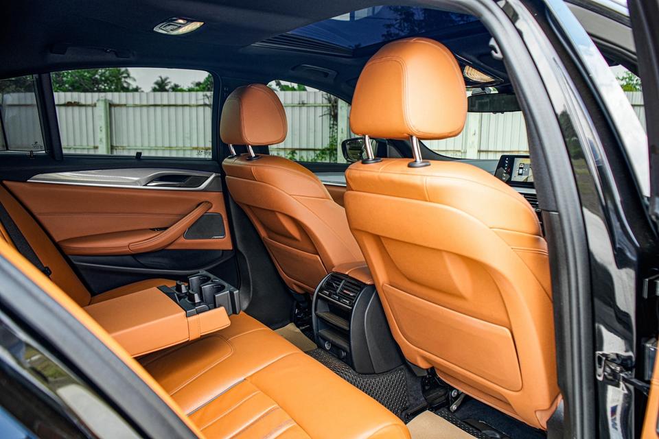 (แจ้งรหัสรถ CBL8588) BMW 530e 2.0 M Sport G30 AT 2018 รูปที่ 13