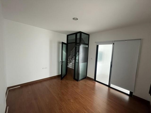 PB5852ให้เช่า ทาวน์โฮม 3 ชั้น ย่านร่มเกล้า โครงการ ทรีโอ ร่มเกล้า ใกล้ มหาลัย  9