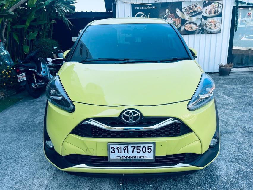 รถยนต์ Toyota Sienta