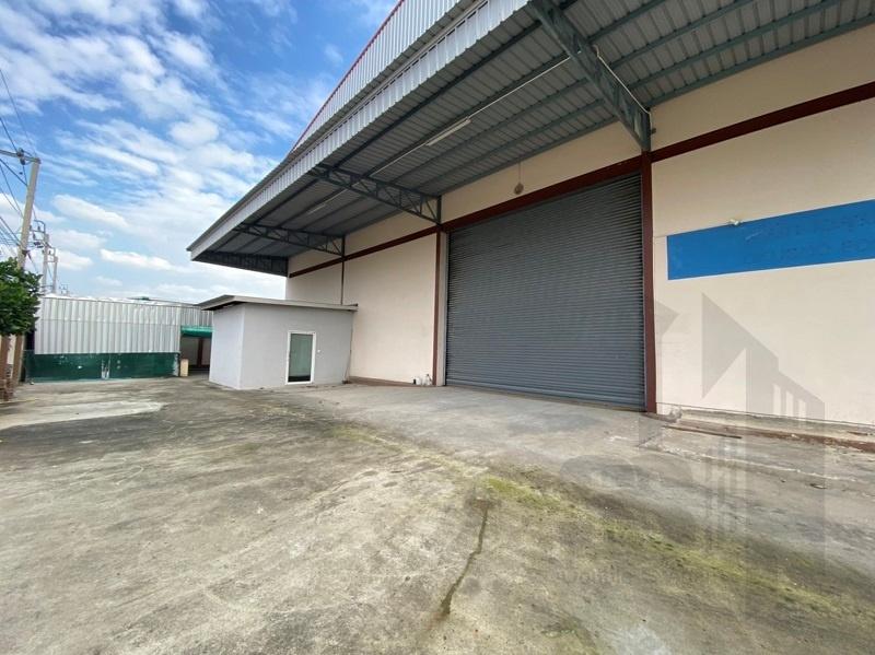 #ให้เช่าโกดังบางพลีใหญ่  สมุทรปราการ ขนาด 2,400 ตร.ม  มีออฟฟิส 2 ชั้น มีห้องพักจำนวน 9 ห้อง  1