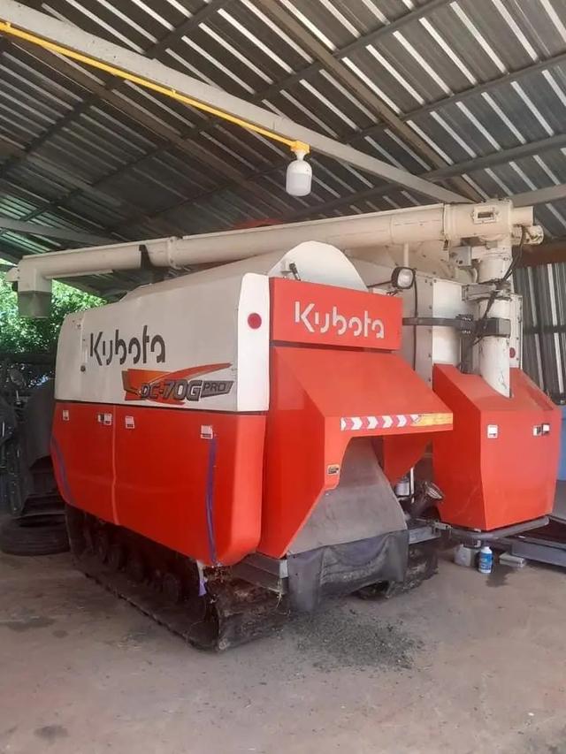 พร้อมขายราคาเบาๆรถเกี่ยวข้าว KUBOTA 