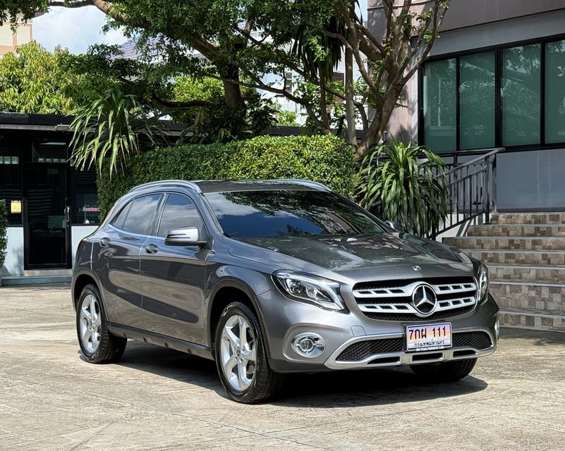 2019 BENZ GLA200 FACELIFT รถมือเดียวออกป้ายแดง รถวิ่งน้อย เข้าศูนย์ตามระยะ รถไม่เคยมีอุบัติเหตุครับ